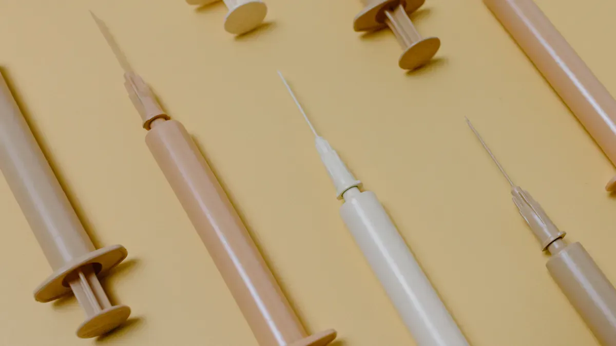The difference between stainless steel glue needles and plastic glue needles