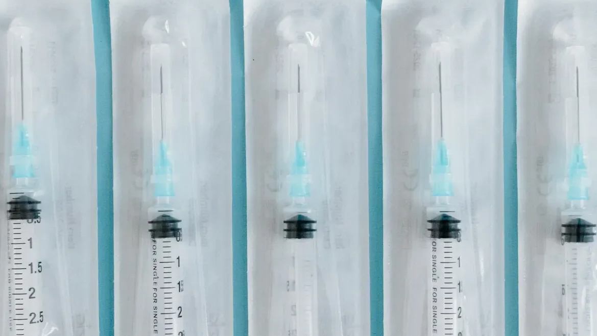 What should buyers know before sourcing 1ml insulin syringes in bulk?