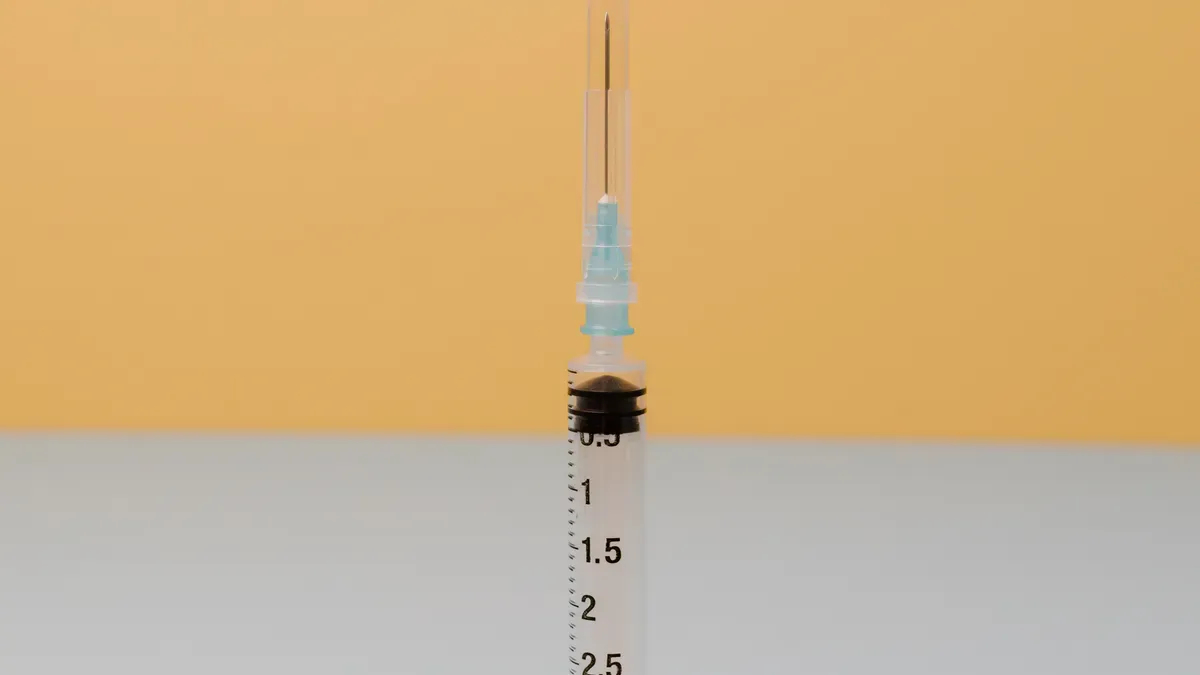 Which insulin syringe size is better for small-dose applications?